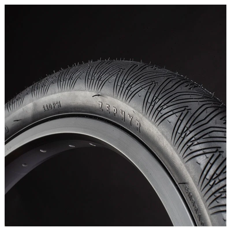 Pneu HERESY Zephyr 20x1.90" Noir Flans Tan 5 Pneu HERESY Zephyr 20x1.90" Noir Flans Tan – Image 3